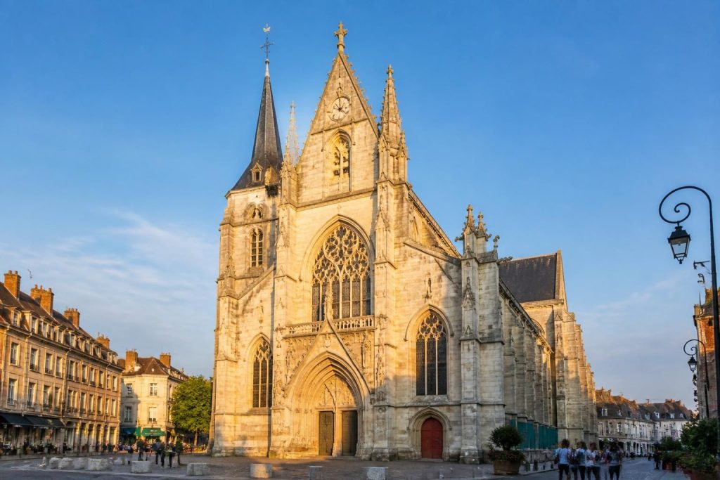 découvrez l'histoire et l'architecture de l'église saint michel, un lieu emblématique à travers la france et l'europe, incontournable pour les passionnés de patrimoine.